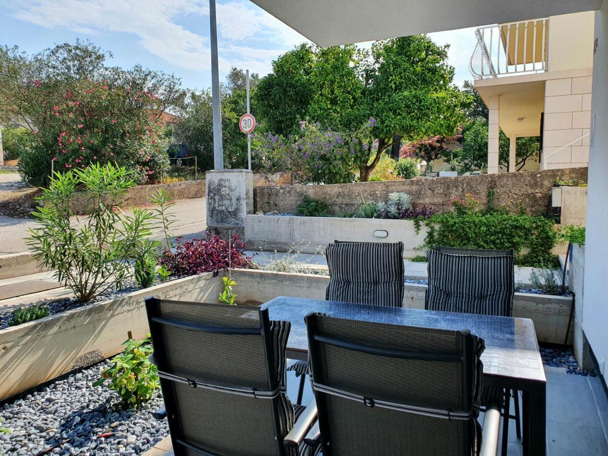 Apartmani Nerium Loviste Exterior photo